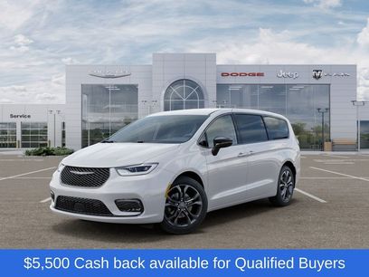 New 2026 Chrysler Pacifica Select