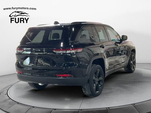 Used 2024 Jeep Grand Cherokee Limited w/ Luxury Tech Group II AWD/4WD image 3
