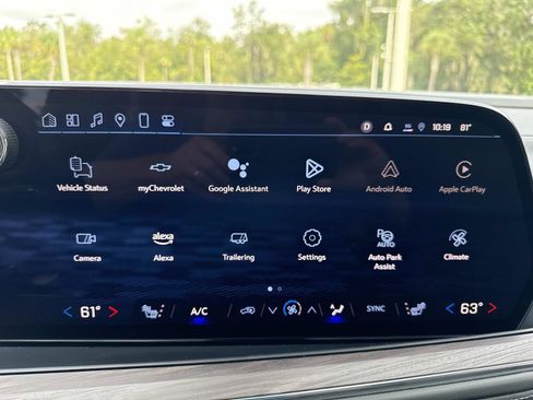 Used 2025 Chevrolet Suburban Z71 w/ Comfort Package image 25