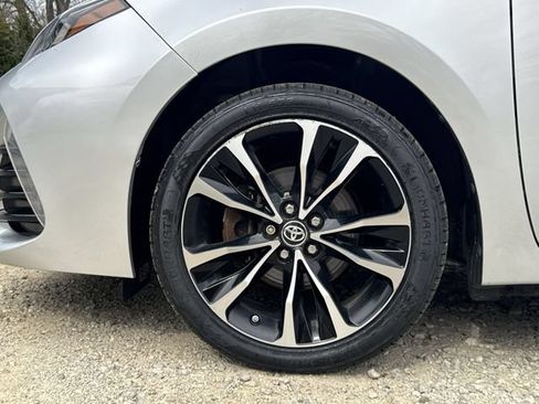 Used 2017 Toyota Corolla SE w/ SE Premium Package FWD image 30