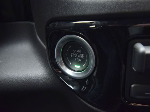 Used 2025 Chevrolet Silverado 1500 LT AWD/4WD image 35