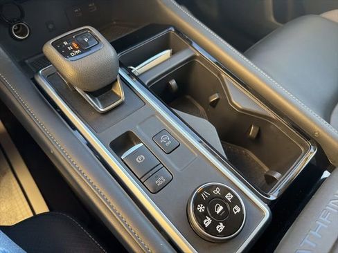 Used 2025 Nissan Pathfinder SL image 22