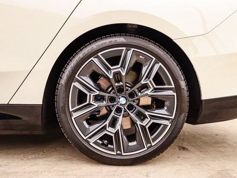 Used 2026 BMW i5 eDrive40 w/ M Sport Package RWD image 12