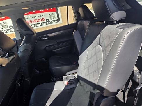 Used 2021 Toyota Highlander Platinum image 7