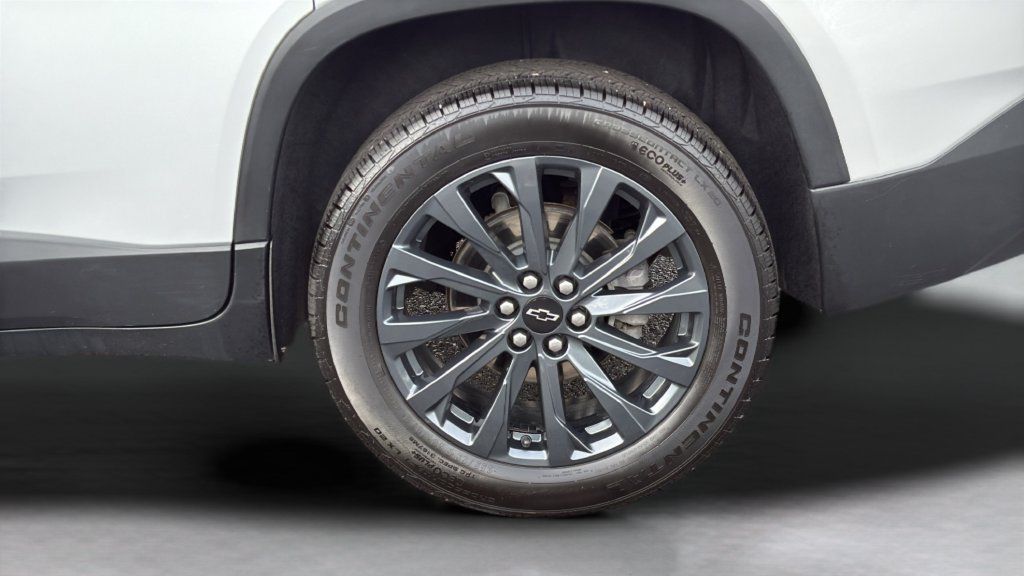 Used 2022 Chevrolet Traverse RS FWD image 10