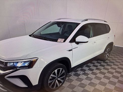 Used 2024 Volkswagen Taos SE image 15