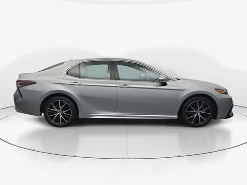 Used 2023 Toyota Camry SE image 11