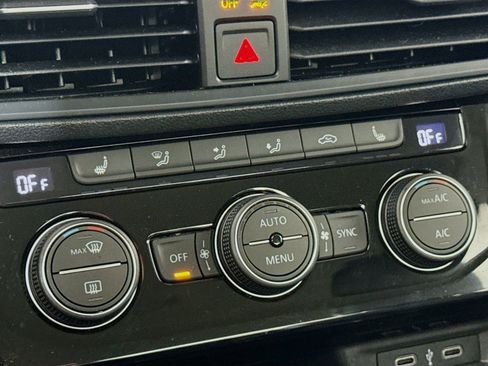 Certified 2022 Volkswagen Jetta SE FWD image 19