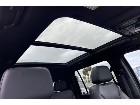 Used 2022 Chevrolet Suburban LT w/ Luxury Package image 22