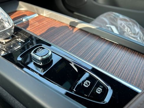 New 2026 Volvo V60 B5 Cross Country Ultra w/ Protection Package Premier image 19