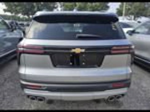 Used 2026 Chevrolet Traverse LT FWD image 8