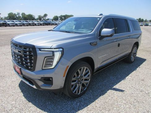 New 2026 GMC Yukon XL Denali Ultimate AWD/4WD image 9