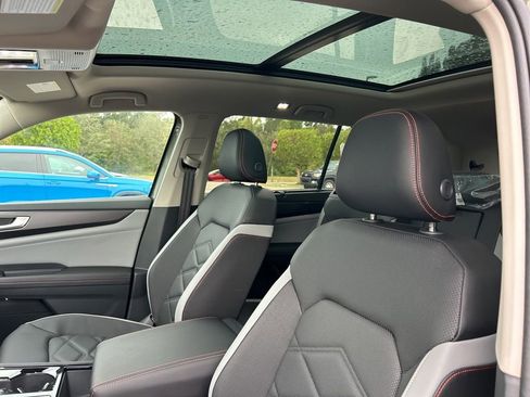 Used 2025 Volkswagen Atlas Peak Edition SE image 16