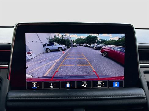 Used 2021 Chevrolet Suburban Premier w/ Premium Package image 15