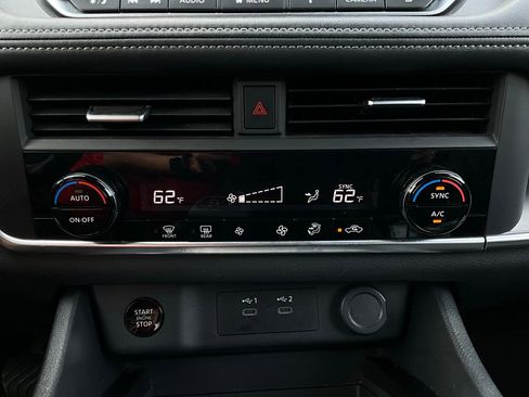 Used 2025 Nissan Rogue SV image 28