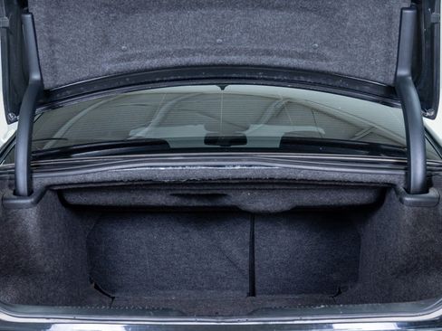 Used 2018 Chrysler 300 Limited image 7