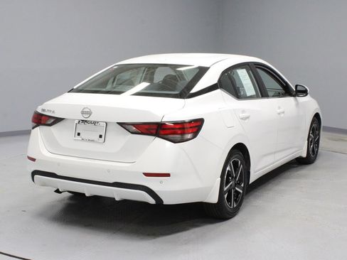 Used 2025 Nissan Sentra SV FWD image 10