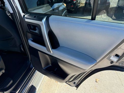 Used 2012 Toyota 4Runner SR5 AWD/4WD image 33