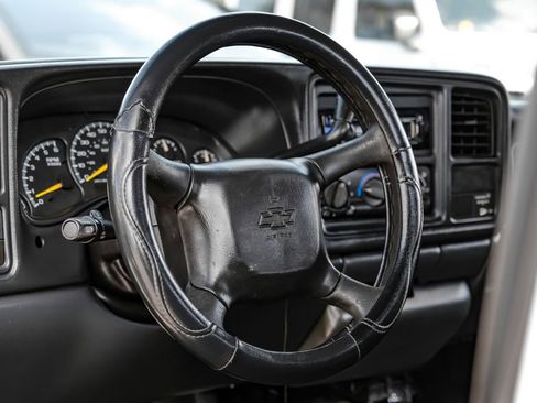 Used 2000 Chevrolet Silverado 1500 4x4 Extended Cab w/ Firm Ride Suspension Pkg image 14