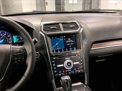 Used 2018 Ford Explorer Limited AWD/4WD image 9