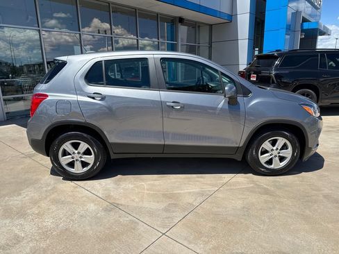 Used 2020 Chevrolet Trax LS FWD image 6