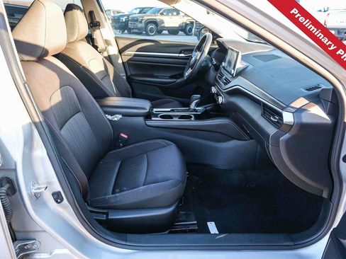 Used 2023 Nissan Altima 2.5 SV FWD image 17