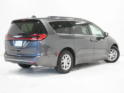 Used 2022 Chrysler Pacifica Touring-L w/ Uconnect Theater Family Group image 7