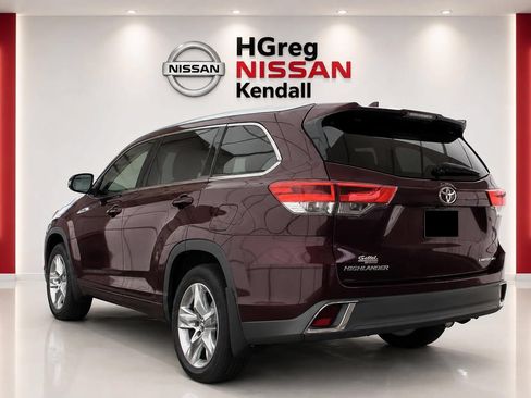 Used 2017 Toyota Highlander Limited AWD/4WD image 2