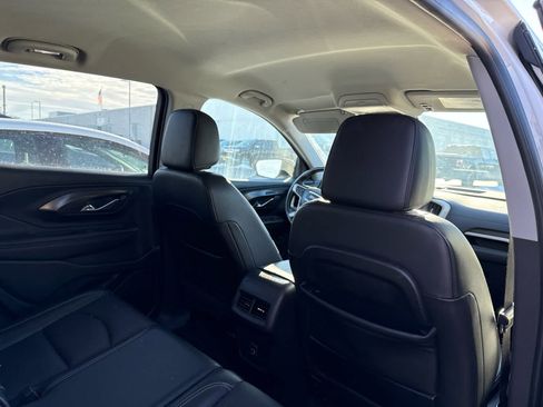 Used 2022 GMC Terrain SLT w/ Elevation Edition image 7
