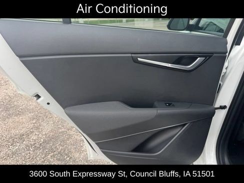 Used 2023 Kia Niro EX FWD image 12