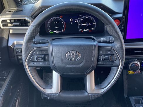 Certified 2025 Toyota 4Runner TRD Off-Road Premium image 17