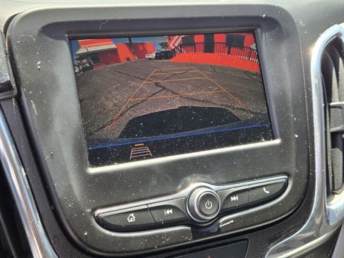 Used 2020 Chevrolet Equinox LS w/ LS Convenience Package FWD image 18