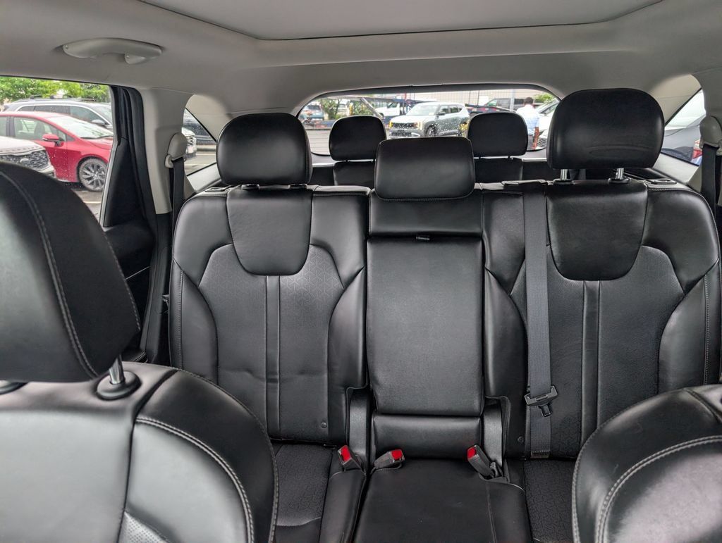 Used 2023 Kia Sorento S w/ Panoramic Sunroof Package AWD/4WD image 16
