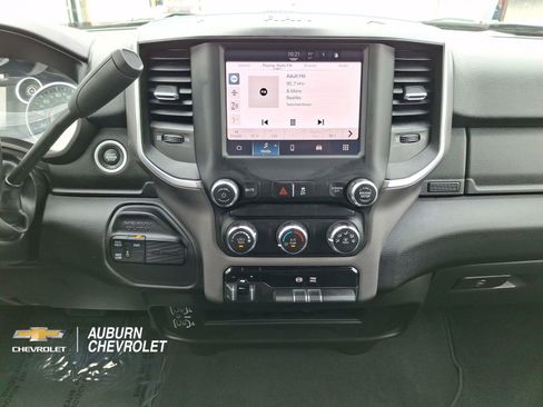 Used 2024 RAM 3500 Big Horn AWD/4WD image 11