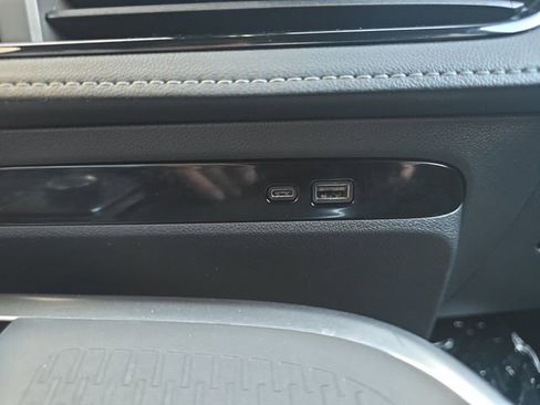 Used 2025 Buick Enclave Preferred image 6