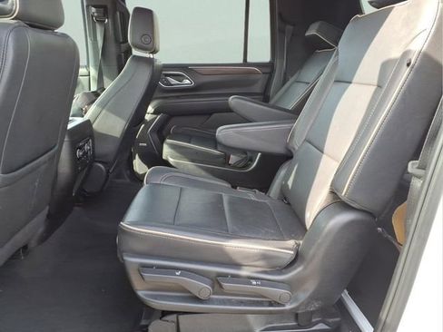 Used 2023 Chevrolet Suburban Premier image 23