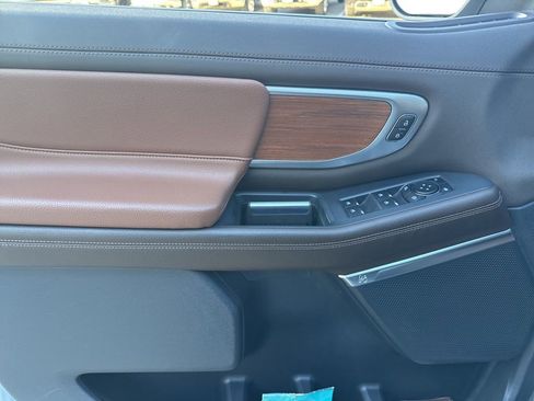 Used 2025 Ford Expedition King Ranch image 10