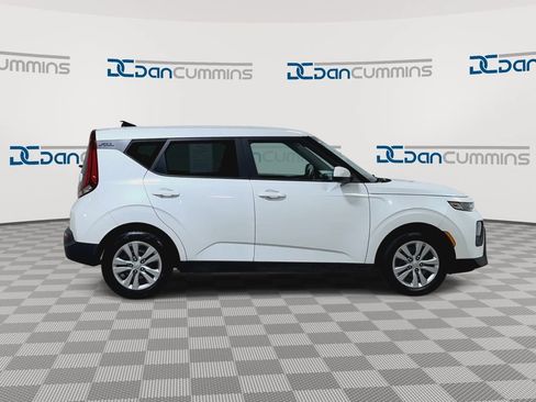 Used 2022 Kia Soul LX FWD image 2