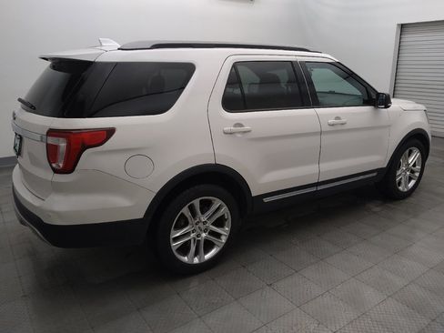 Used 2017 Ford Explorer XLT w/ Equipment Group 202A FWD image 10