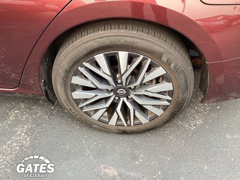 Used 2024 Nissan Altima 2.5 SV w/ SV Premium Package FWD image 30