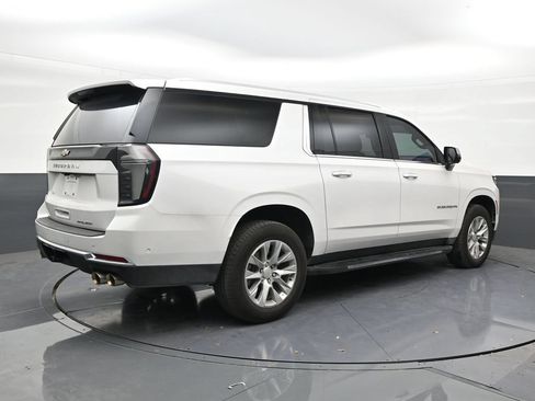 Used 2025 Chevrolet Suburban Premier RWD image 5
