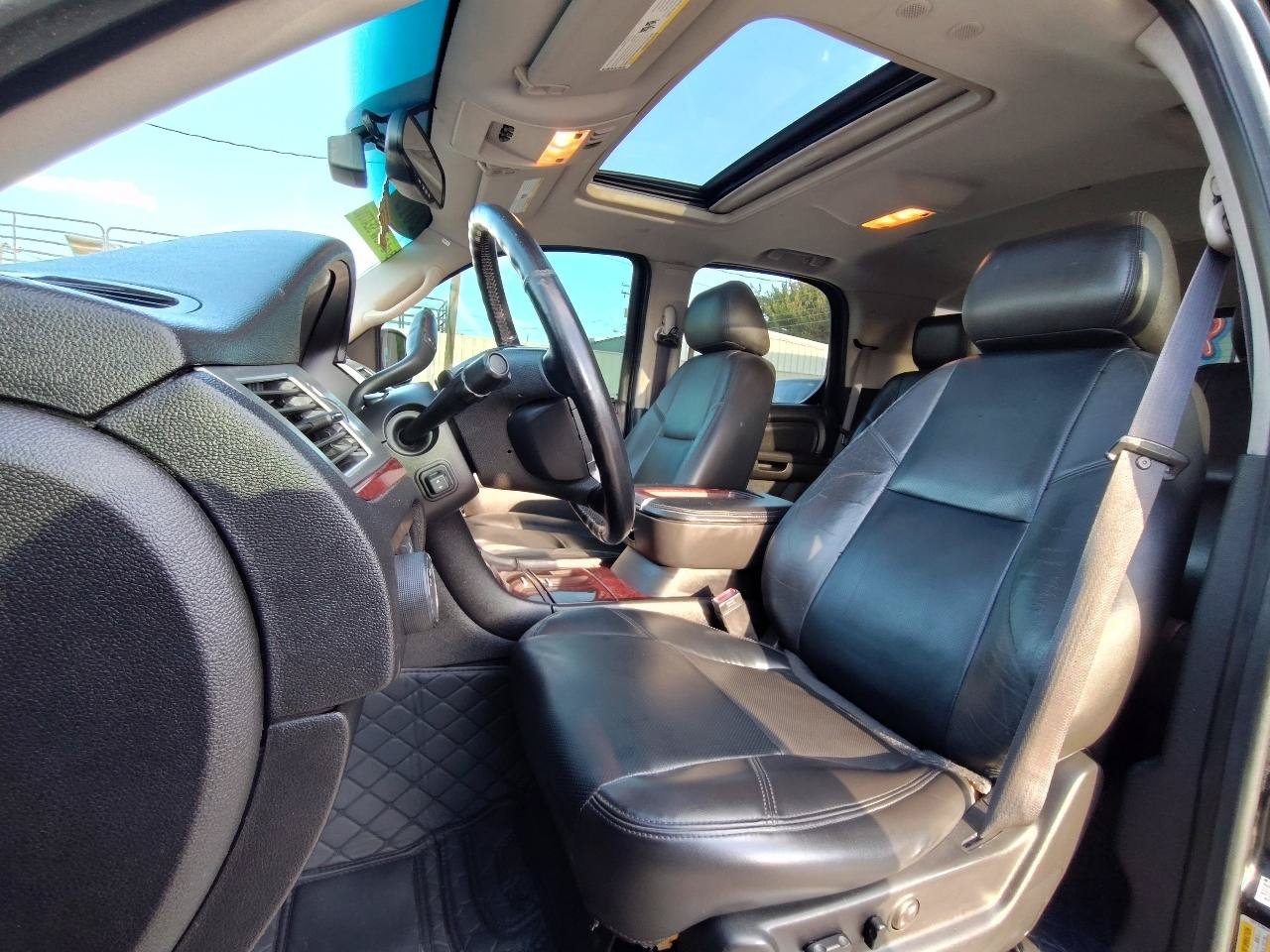 Used 2012 Cadillac Escalade Luxury RWD image 12