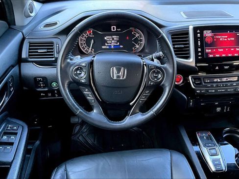 Used 2018 Honda Pilot Touring image 6
