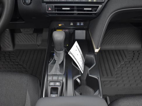 Used 2025 Toyota Camry LE image 19