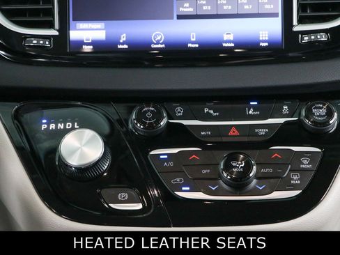 Used 2024 Chrysler Pacifica Touring-L FWD image 20