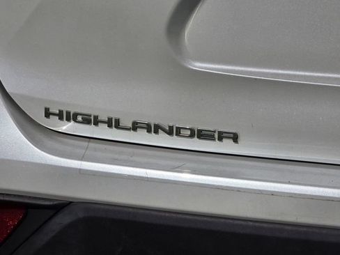 Used 2023 Toyota Highlander LE AWD/4WD image 15