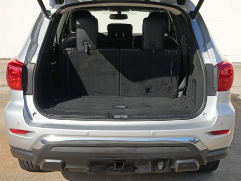 Used 2020 Nissan Pathfinder Platinum FWD image 9
