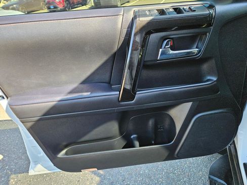 Used 2020 Toyota 4Runner TRD Off-Road Premium w/ Moonroof Package AWD/4WD image 17