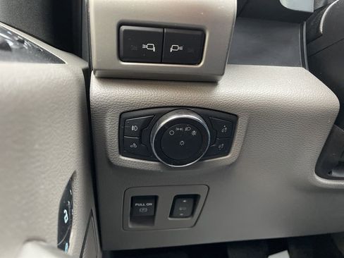 Used 2018 Ford F150 Lariat w/ Equipment Group 502A Luxury image 33