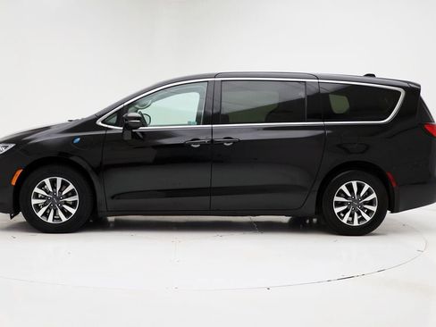 Used 2024 Chrysler Pacifica Select image 5